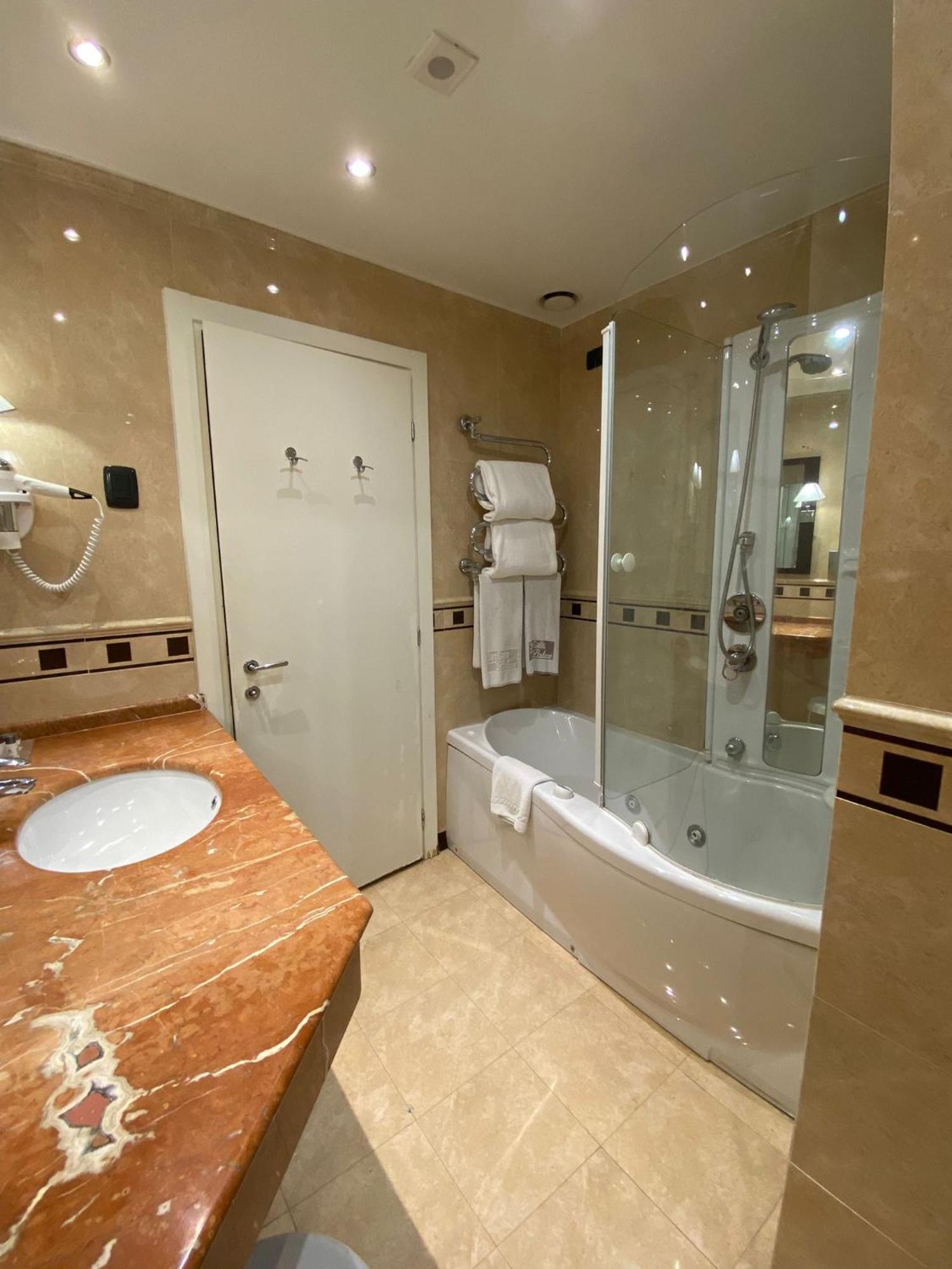 Suite Spa Bath