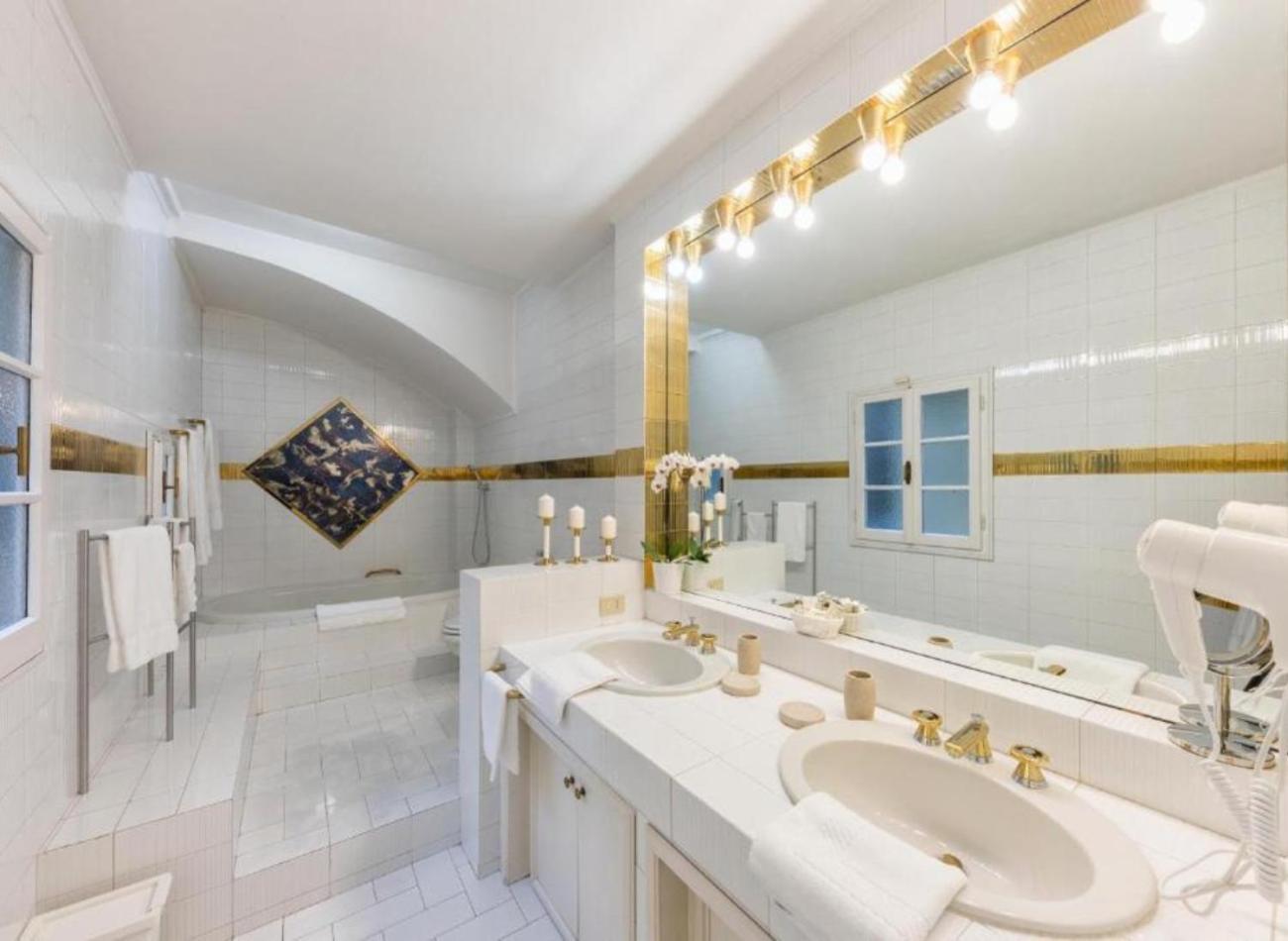 Large Room with Bathtub