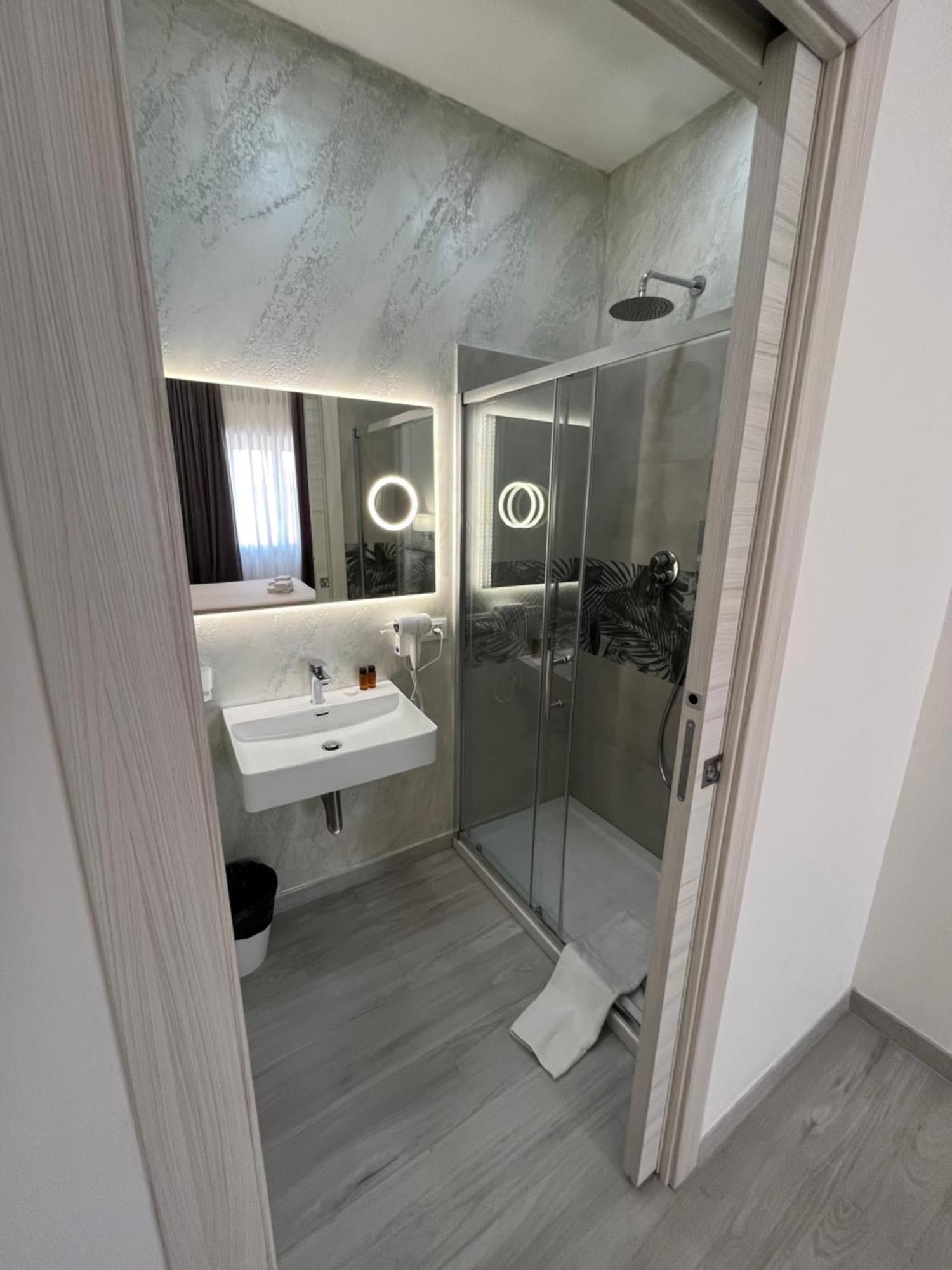 Deluxe Double or Twin Room City View