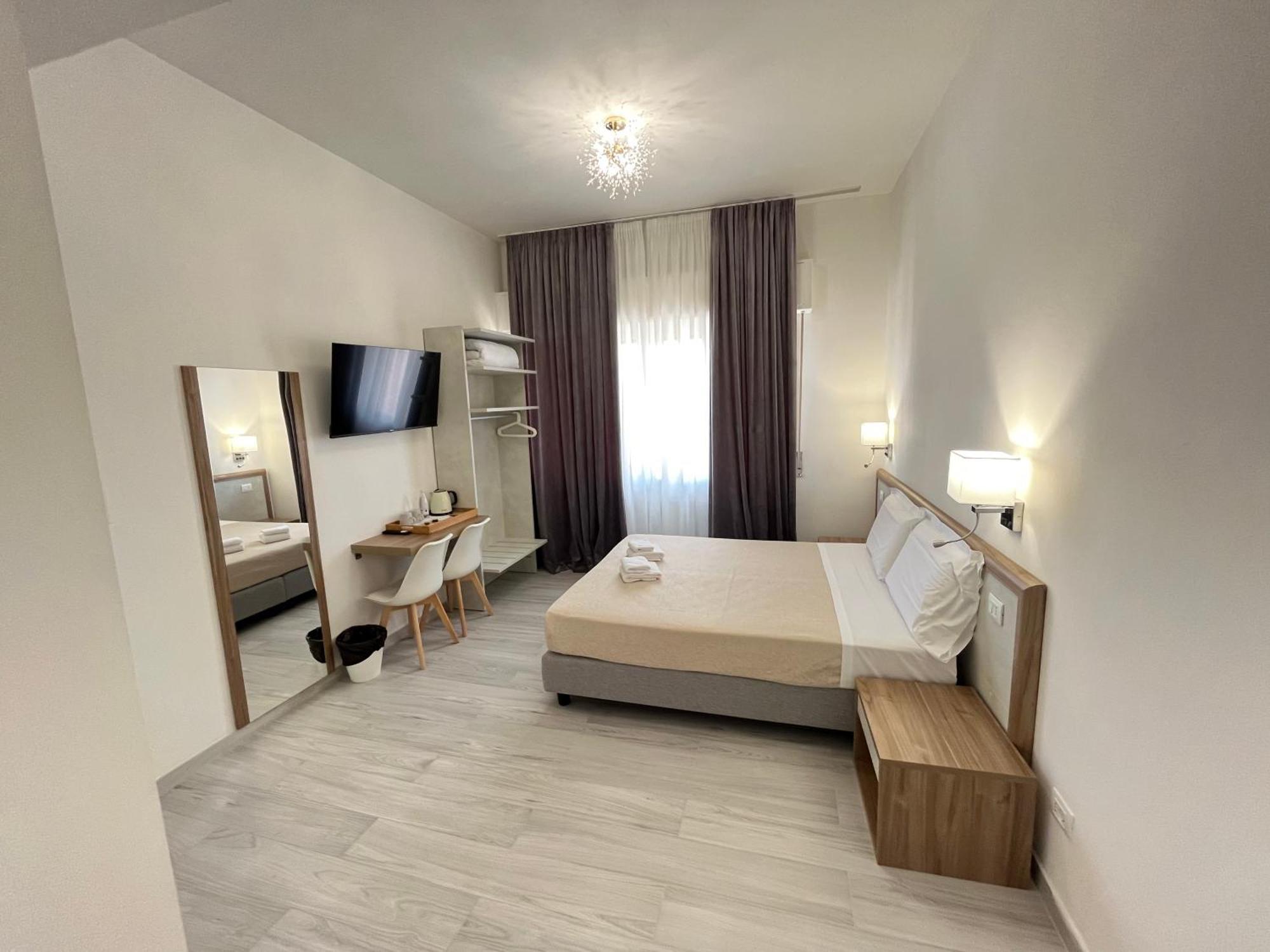 Deluxe Double or Twin Room City View