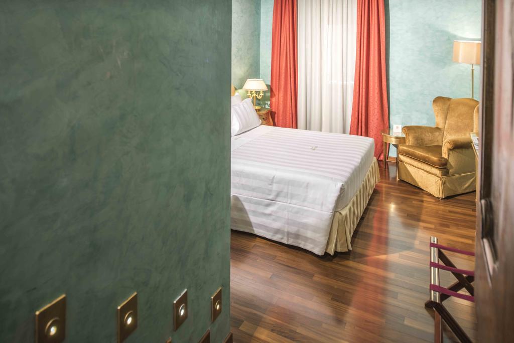 Deluxe Double Room with Spa Bath - Tower