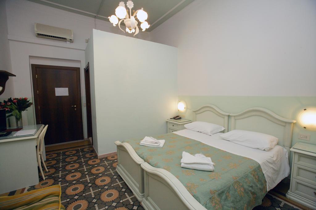 Double or Twin Room,704129089:JPEG