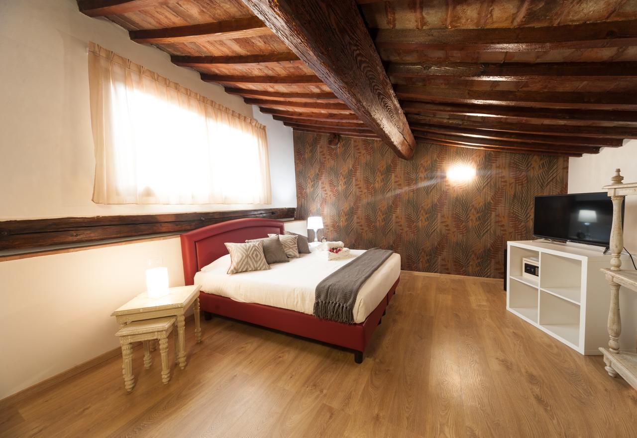 Double Room with Private External Bathroom