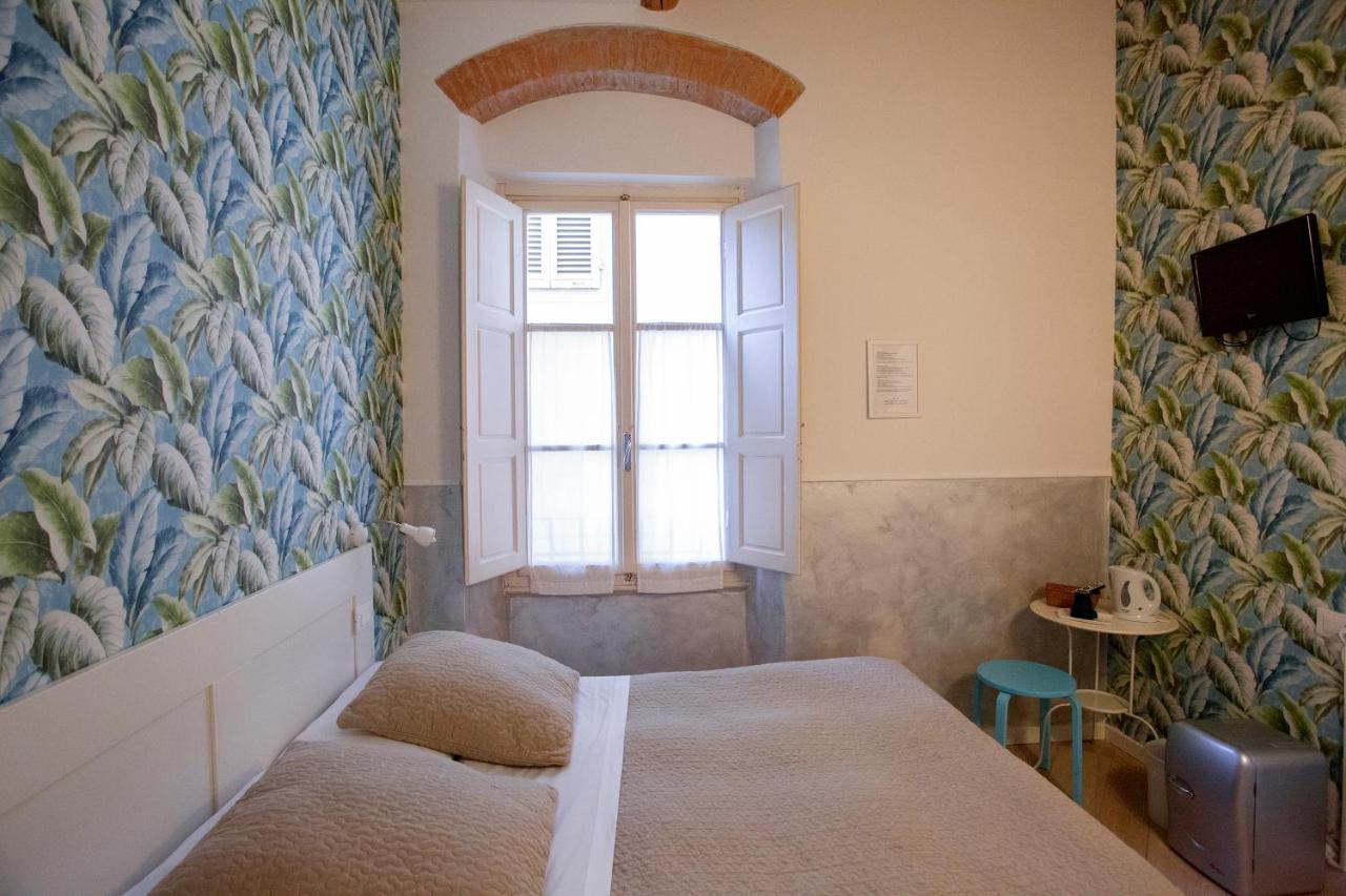 Single Room Private External Bathroom