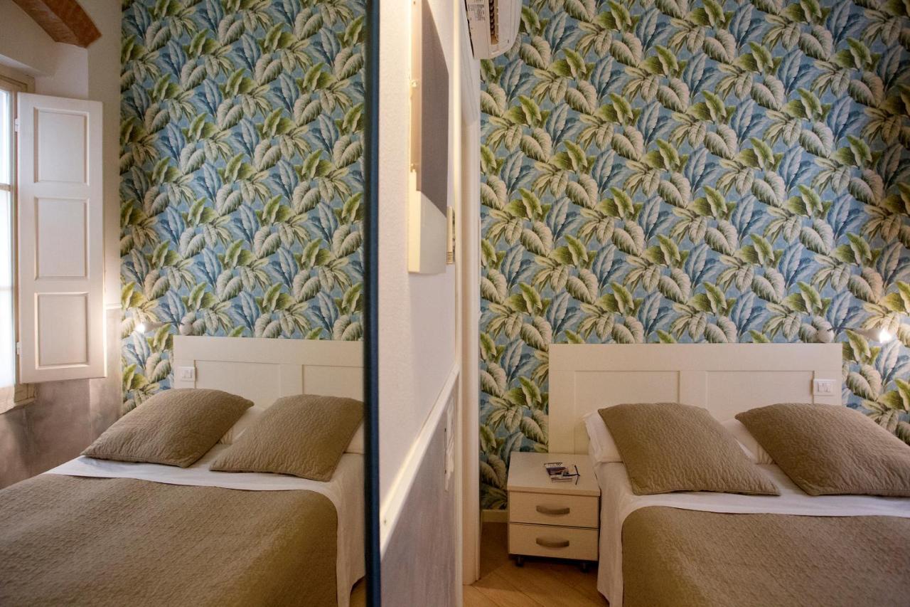 Single Room Private External Bathroom