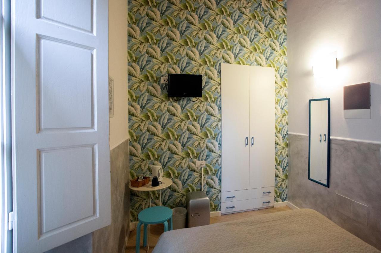 Single Room Private External Bathroom
