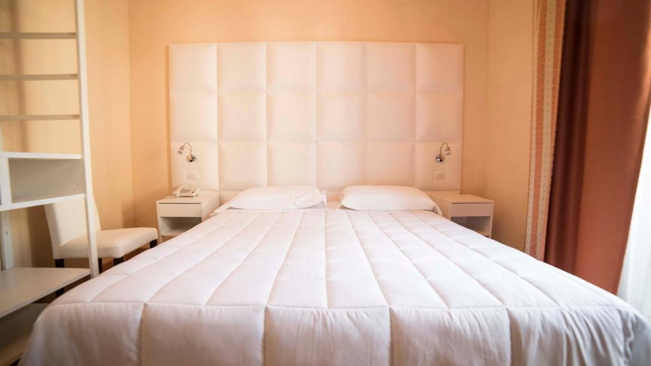 Small Double Room,1498546657:JPEG